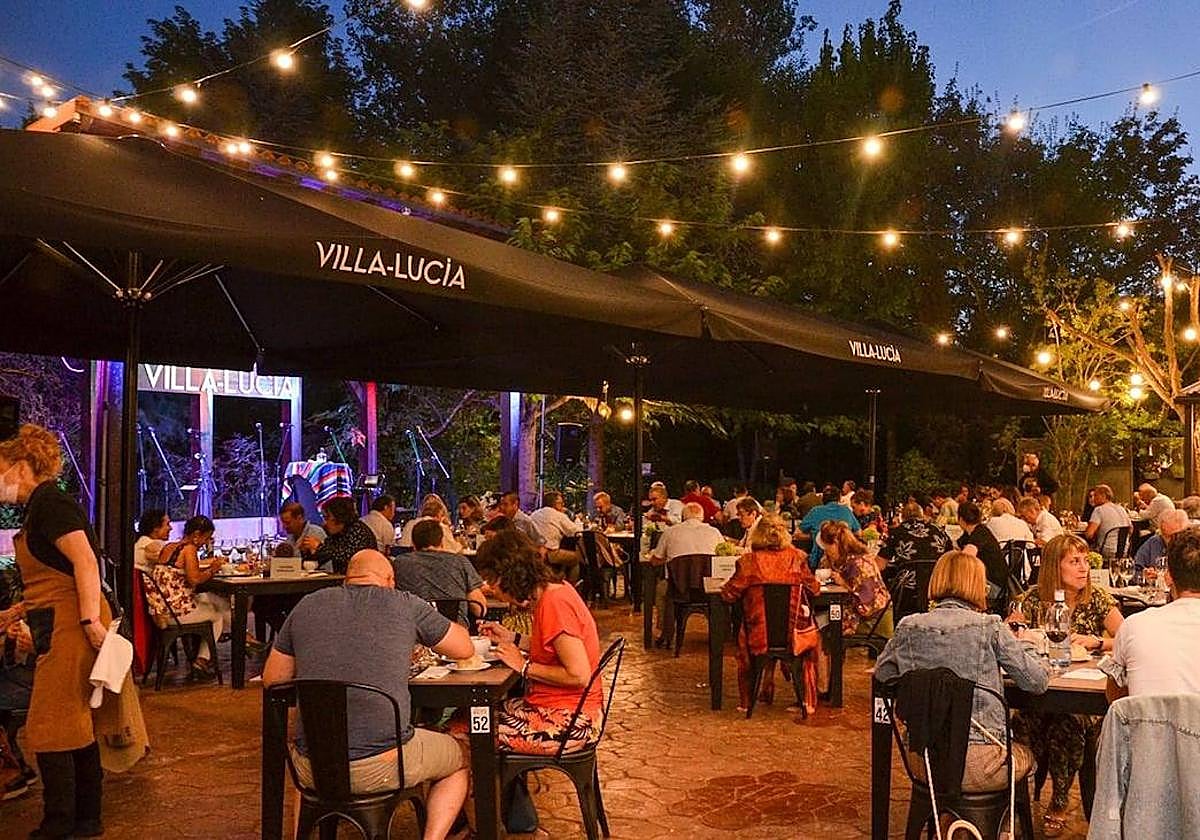 Una terraza vintage para picar y catar en Rioja Alavesa