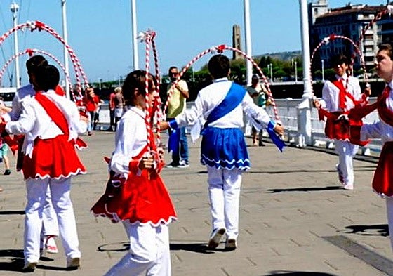Imagen de una edición pasada del festival de danza infantil.