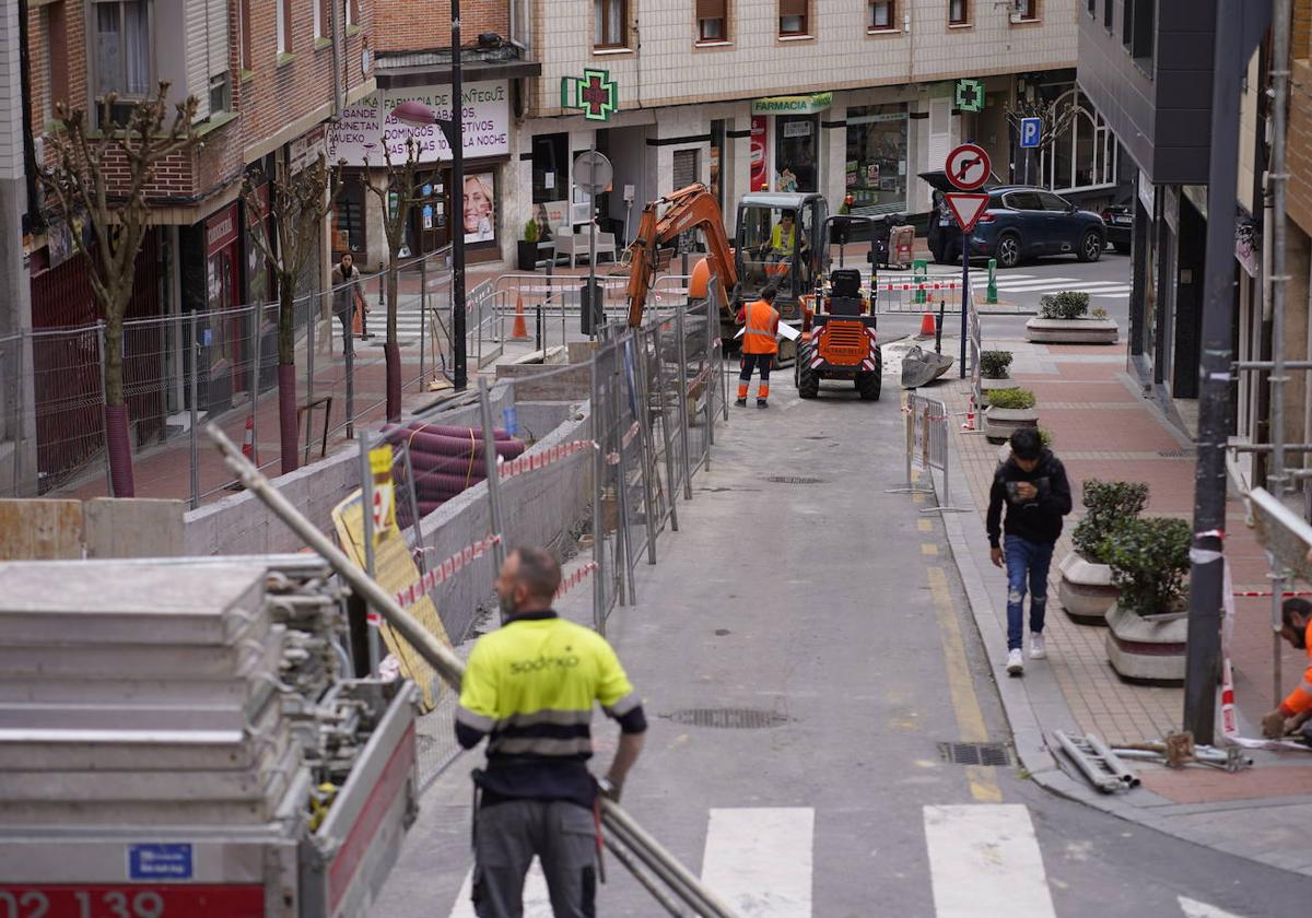 Foto de archivo de la calle Nafarroa, en Rontegi, donde se instalará una nueva rampa mecánica.