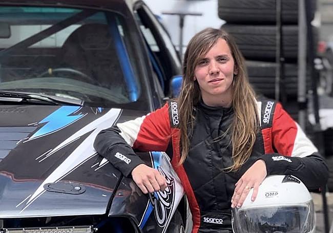 Recio, con su mono competición y casco.