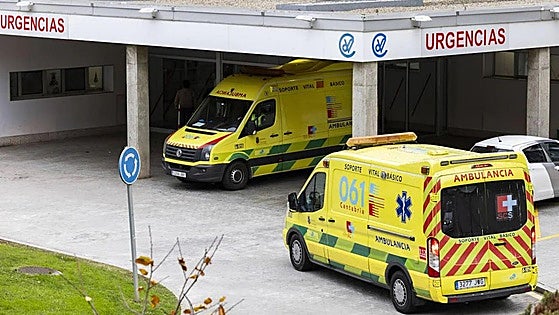 Una mujer da a luz dentro del coche en la puerta de Urgencias del hospital de Santander