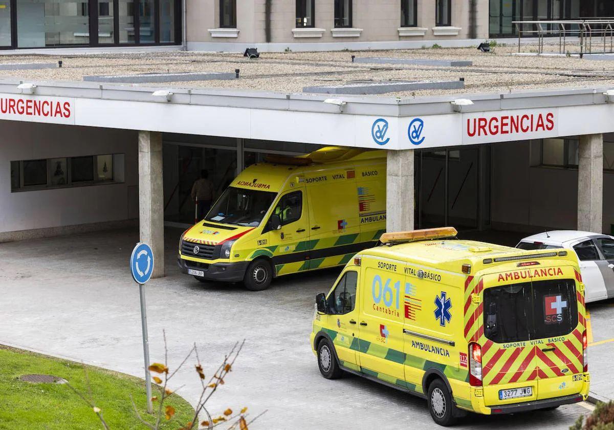 Una mujer da a luz dentro del coche en la puerta de Urgencias del hospital de Santander