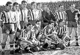 Alineación del Alavés del partido contra Las Palmas en Mendizorroza de la temporada 1955-56.