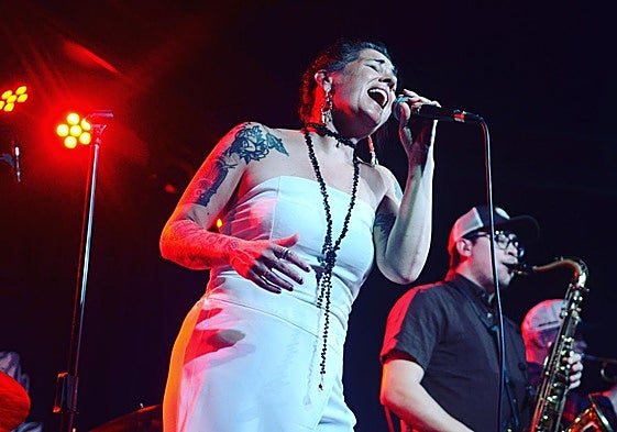 Meghan Parnell, la tatuadísima vocalista.