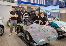 Integrantes del equipo Menditech del CIFP Mendizabala con su monoplaza.