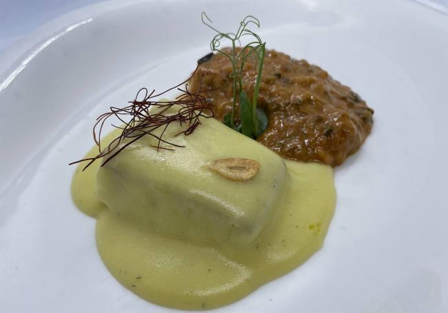 La popularidad de la cocina de Yandiola descansa en su capacidad para seguir clavando platos clásicos. Como este bacalao en dos estilos –pilpil y Club Ranero– que ha sido uno de los grandes éxitos en los restaurantes 'de Bilbao de toda la vida'