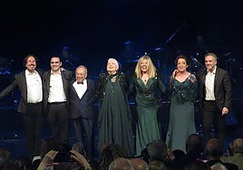 Saludos finales con Basurto empotrado en Mocedades.