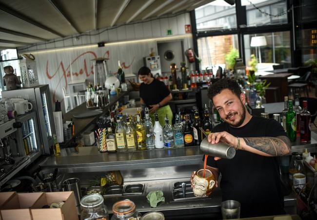 La Terraza. Es una de las azoteas más apetecibles de la ciudad, «pero necesita una actualización» , reconoce Ricardo Pérez. Con la renovación atada, es el siguiente objetivo.