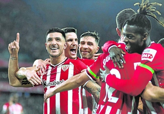 Los jugadores rojiblancos celebran un gol marcado esta temporada en San Mamés.