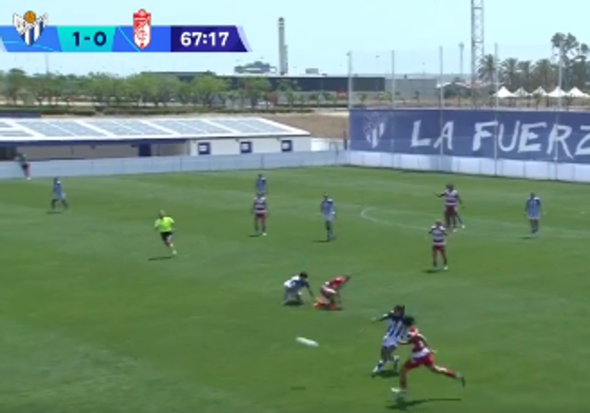 El espectacular gol desde el área contraria que evita la salvación del Granada en Liga Femenina