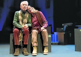 José Sacristán y Ana Marzoa, en una representación de 'La colección', que el próximo sábado interpretarán en el Teatro Principal.