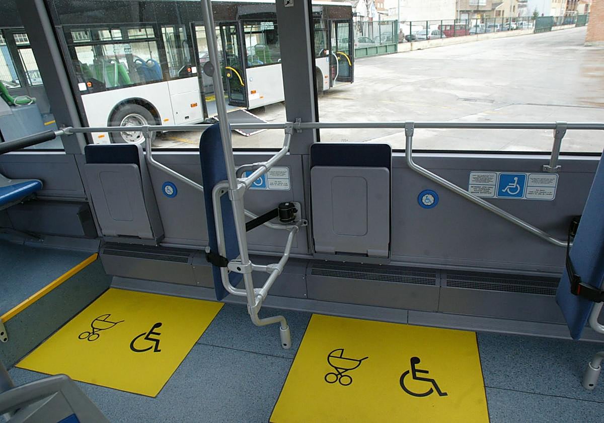 Las rampas para sillas de ruedas de TUVISA acumulan 84 averías en cuatro meses