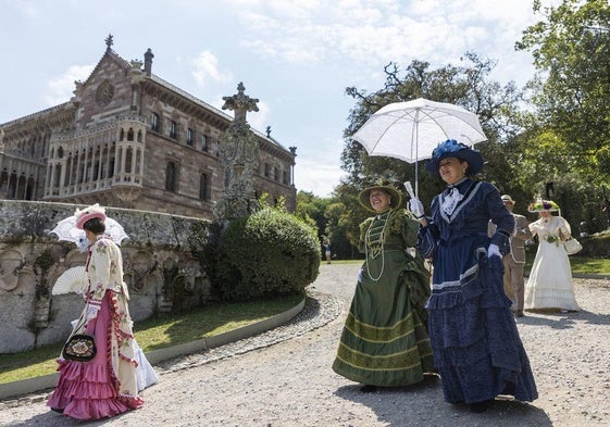 Día del Indiano en Comillas, fiesta de agosto en la que se lucen trajes de época .