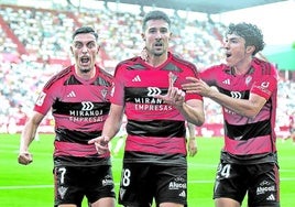 Javier Martón celebra el bello gol que marcó el domingo al Albacete.