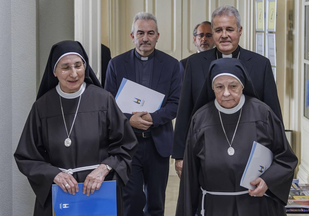 Los cinco miembros de la comisión gestora que, encabezados por Iceta, pilotará la crisis han comparecido este miércoles en rueda de prensa en Burgos.