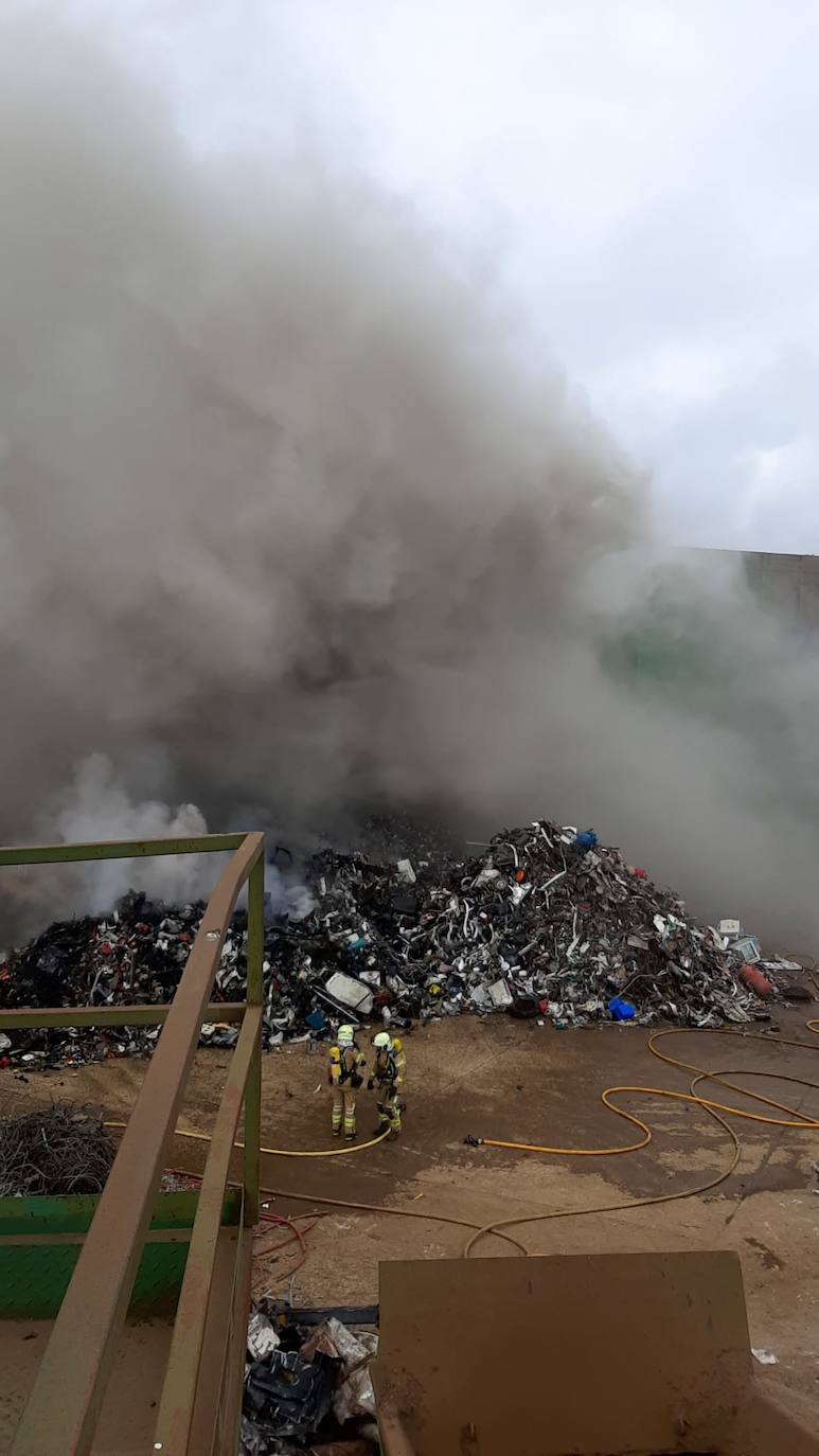 Las imágenes del incendio de Goiain