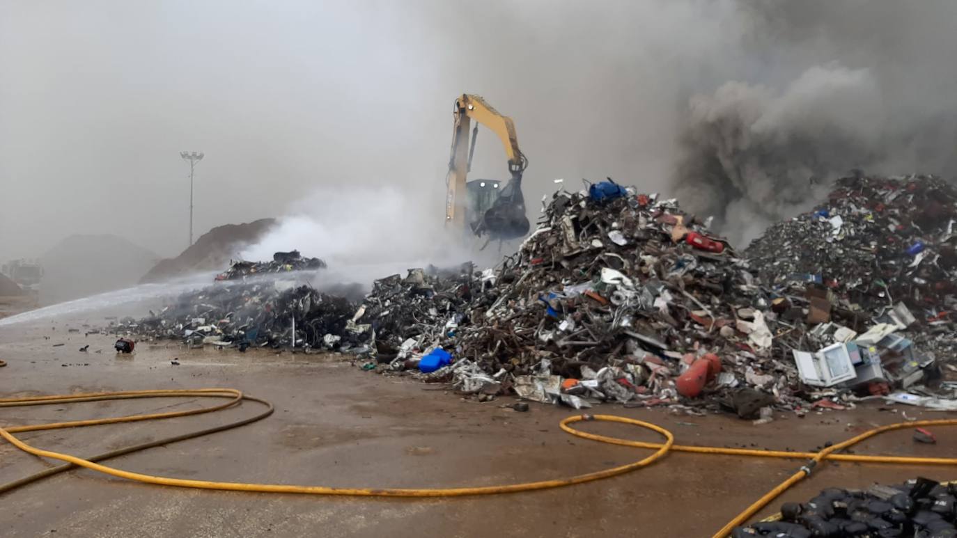 Las imágenes del incendio de Goiain