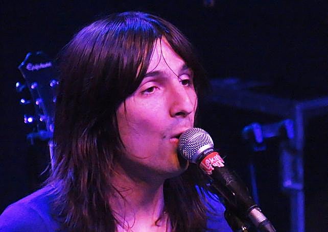 Brian D'Addario, dos años mayor.