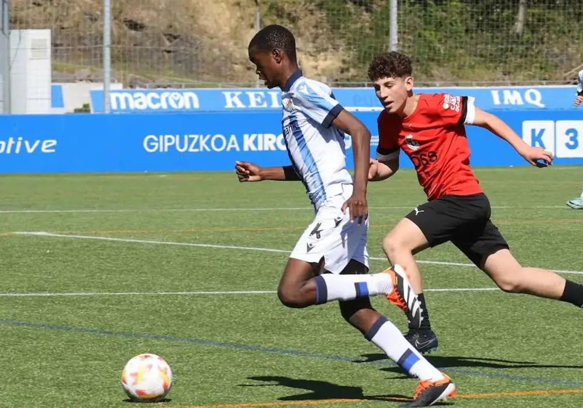 La Real anuncia el fichaje del alevín Alfredo Alogo con el que el Athletic tiene firmado un contrato