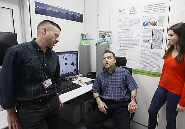 Sergio H. Faria, conversa con 'Nico' y Patricia.