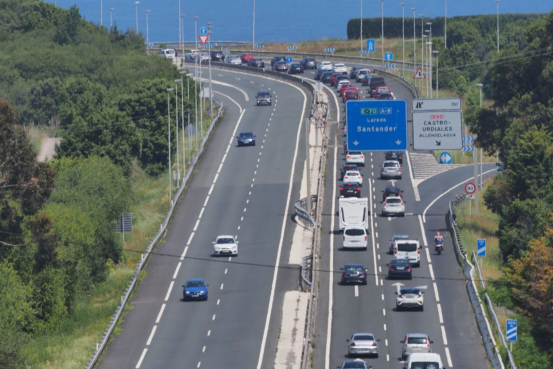 Retenciones en la autovía A-8 en dirección a Santander a la altura de la salida de Castro Urdiales.