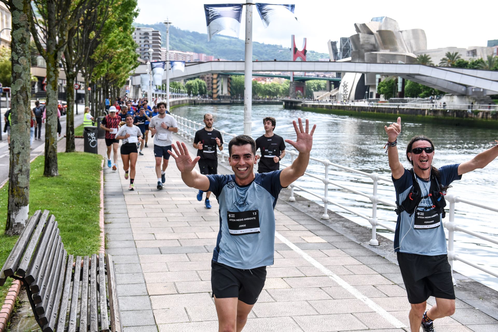 Búscate en las fotografías de la Carrera de Empresas