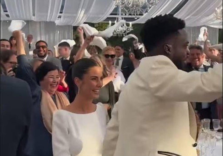 Iñaki Williams y Patricia Morales entraron al salón del banquete a ritmo de 'Jerusalema'.