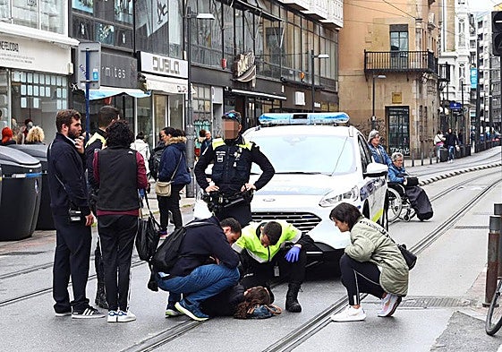 Herida tras introducir una rueda de la bici en el raíl del tranvía
