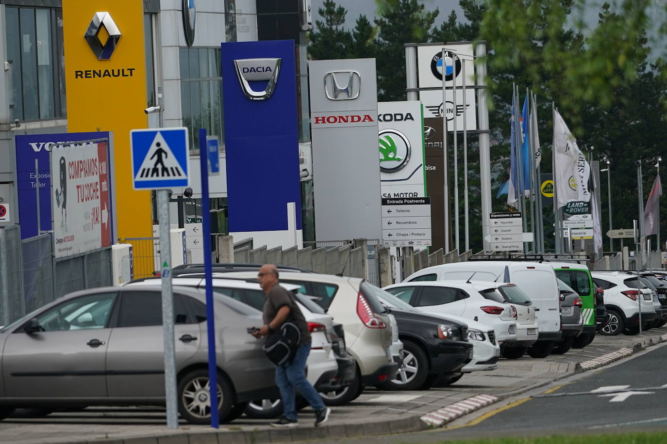 Las ventas de coches electrificados se hunden y se disparan las de híbridos