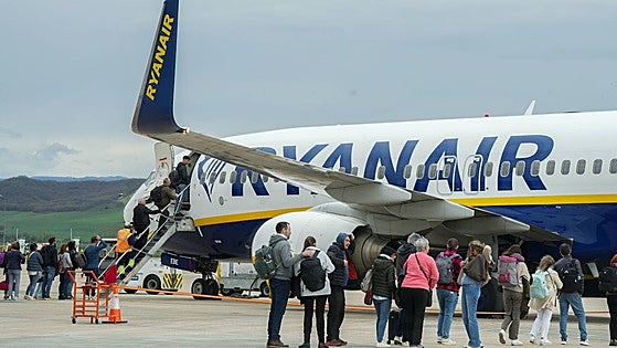 Facua lanza una plataforma para denunciar el cobro ilegal de equipaje de mano en aerolíneas 'low cost'