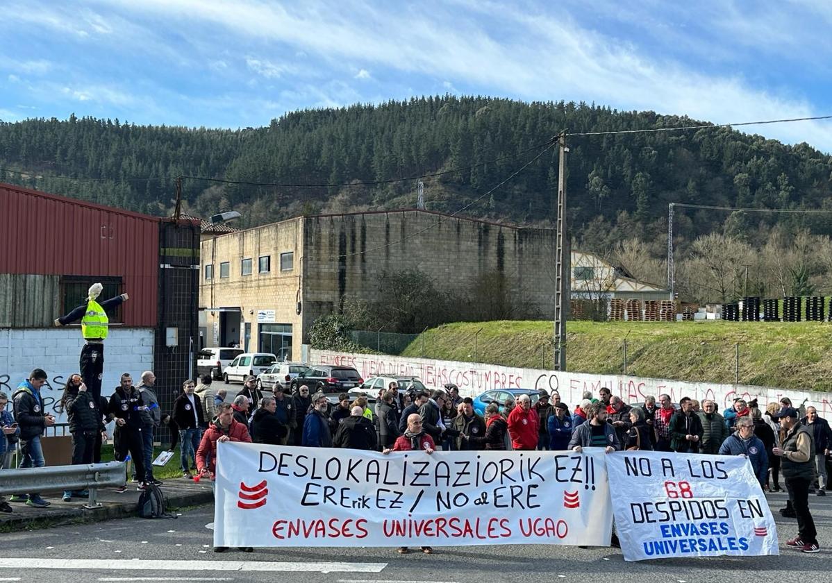 Los trabajadores se movilizaron para evitar los despidos.