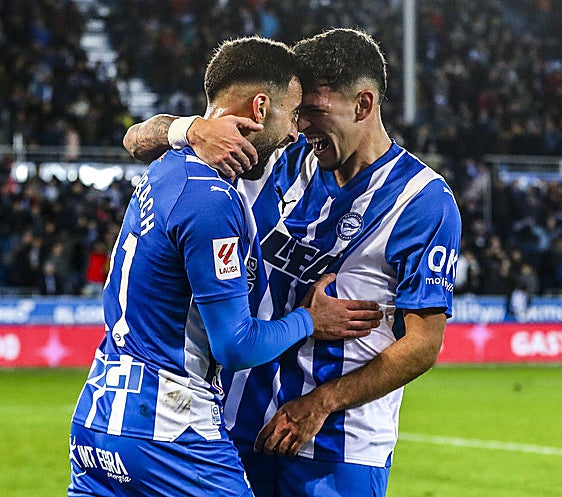 Los dilemas de la banda izquierda del Alavés