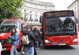 Trabajadores de Bilbobus se manifiestan durante una jornada de huelga.