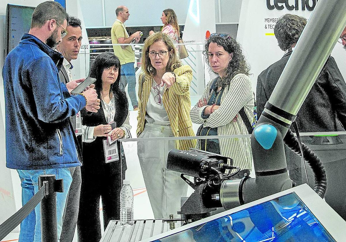 En femenino. La 32 edición de la BIEMH, durante la que se celebra el encuentro Women in Industry, muestra una presencia creciente de mujeres.