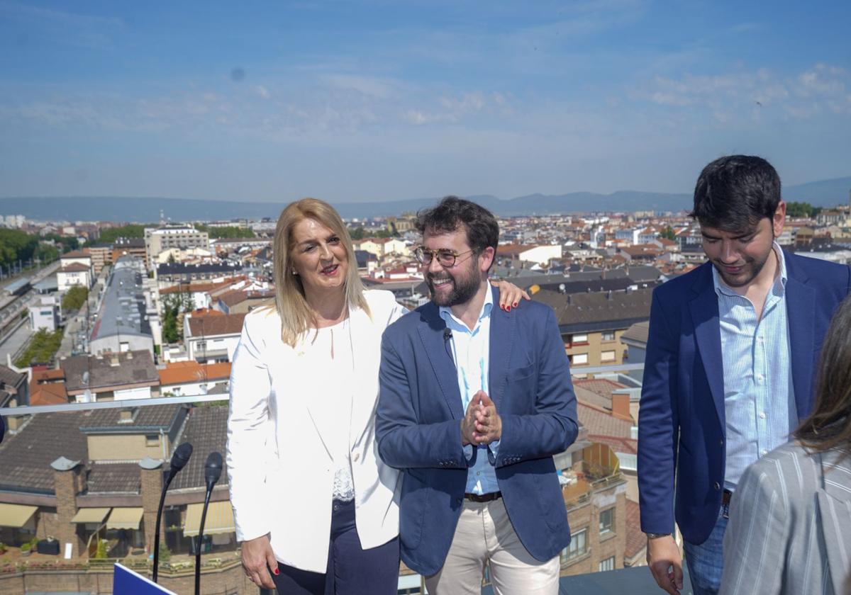 Ainhoa Domaica e Iñaki García Calvo.