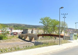 Hacia el puente mitad antiguo mitad moderno