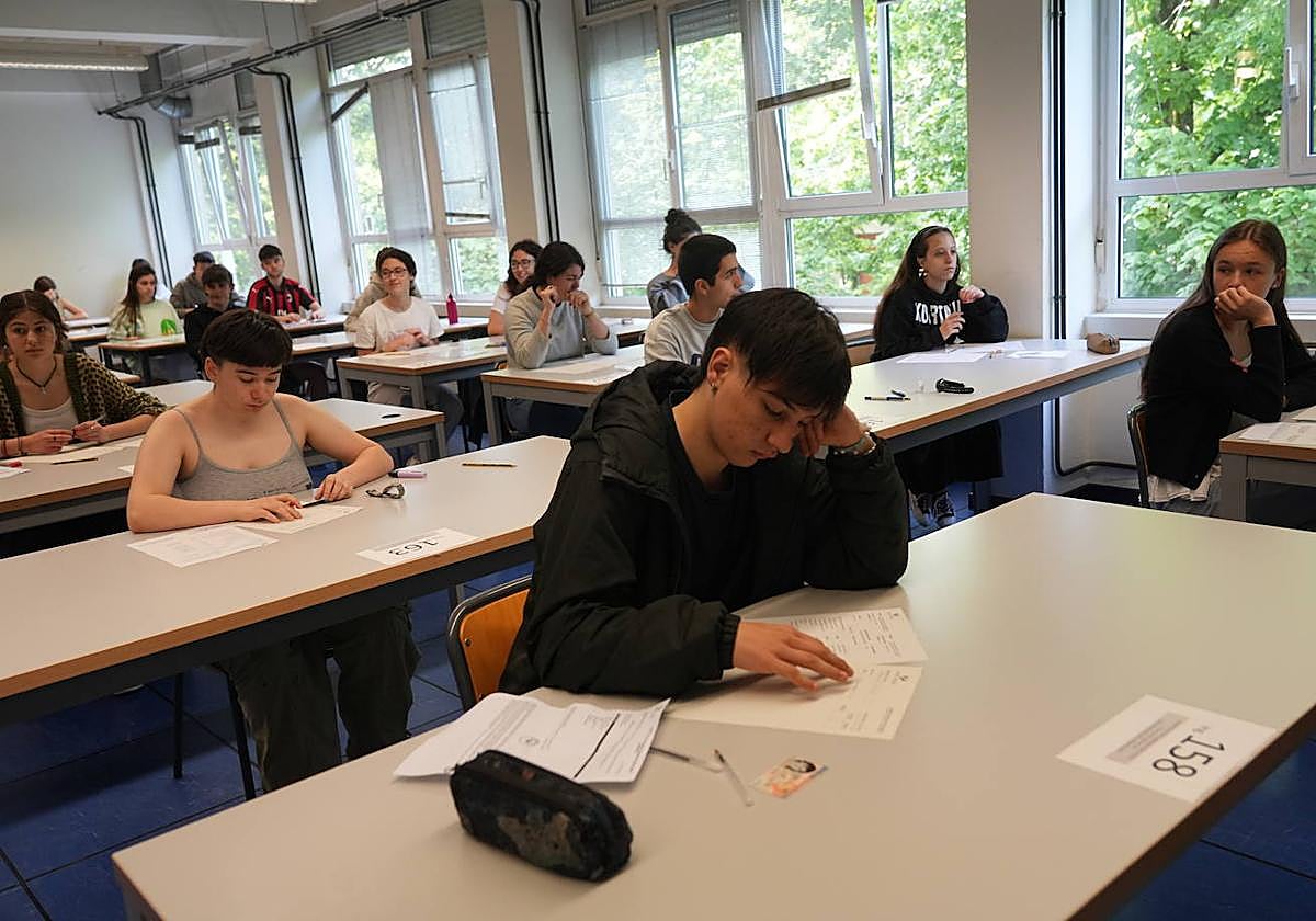 Los estudiantes alaveses afrontan la primera prueba de la Selectividad.