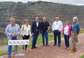 Los alcaldes de Güeñes, Juan Andrés Iragorri; Gordexola, Angela Egia; Ortuella, Saulo Nebreda; Zierbena, Eugenio Mendikote; Abanto, Iñaki Urrutia; Galdames, Rakel Larruskain; y la portavoz jeltzale de Trapagaran, Ainhoa Santisteban, rechazan el proyecto planteado por Solaria.