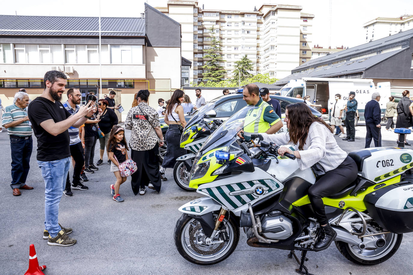 La jornada de puertas abiertas de la Guardia Civil de Vitoria, en imágenes