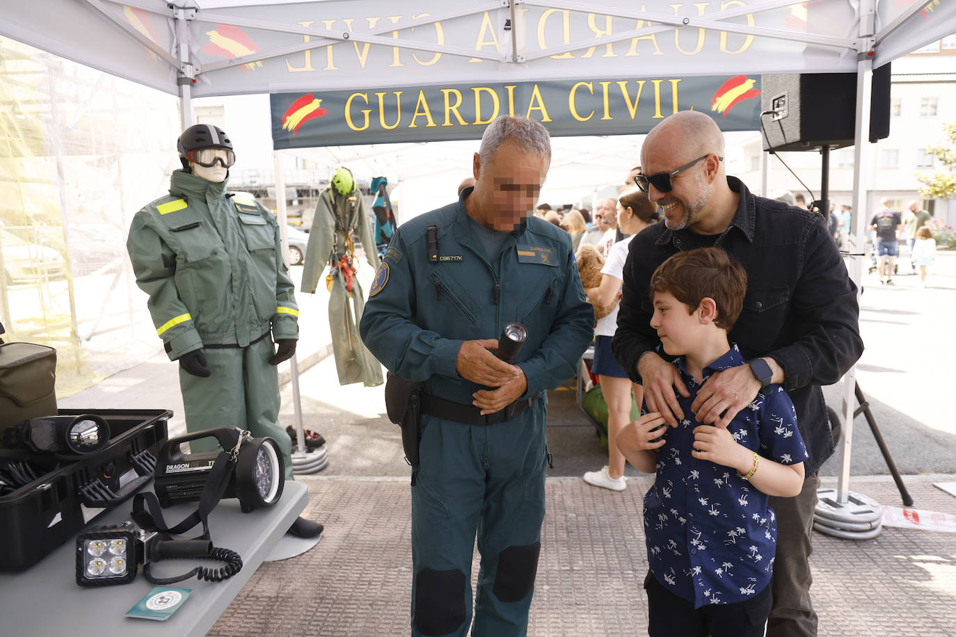 La jornada de puertas abiertas de la Guardia Civil de Vitoria, en imágenes