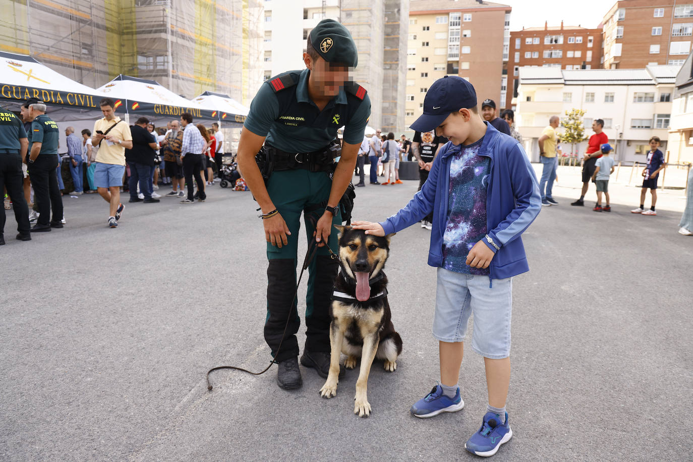 La jornada de puertas abiertas de la Guardia Civil de Vitoria, en imágenes