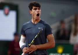 Alcaraz celebra uno de los puntos ante Zverev.