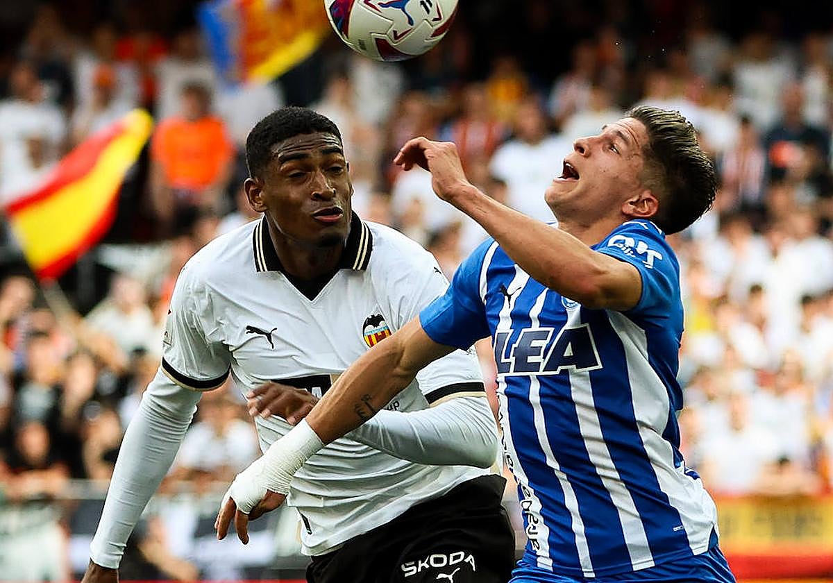 Giuliano Simeone es uno de los cedidos con los que el Deportivo Alavés quiere seguir contando la próxima temporada.