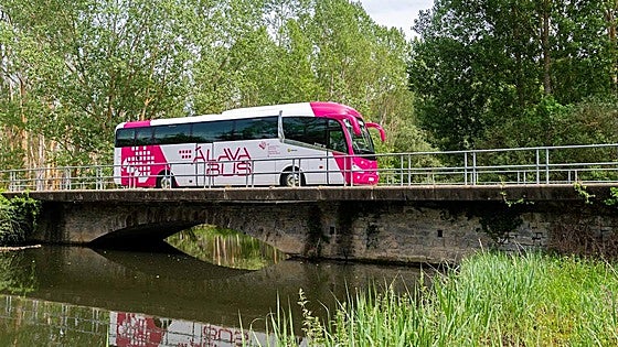 La Diputación reforzará en verano la conexión en autobús entre Vitoria y Campezo