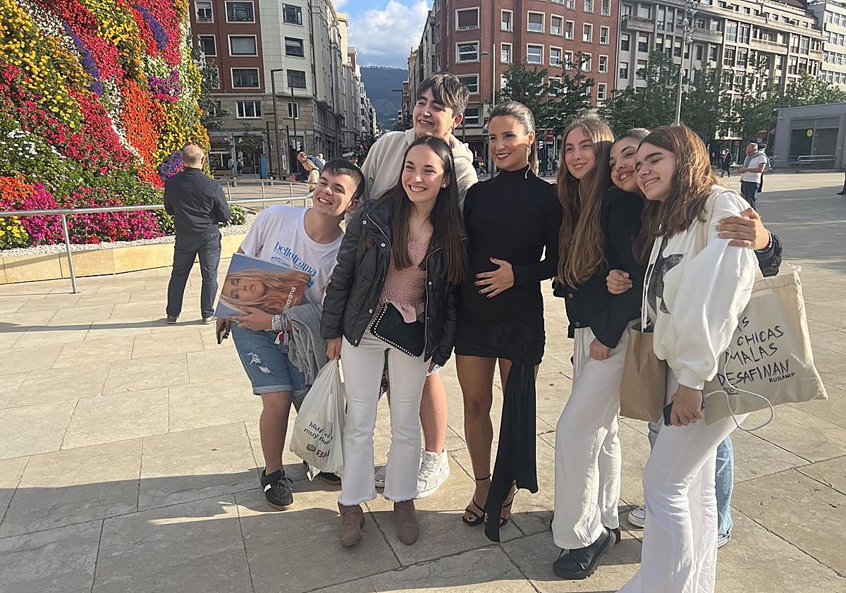 Imagen principal - Su playa favorita, sus pasteles preferidos... Marta Pombo y su pasión por Bilbao