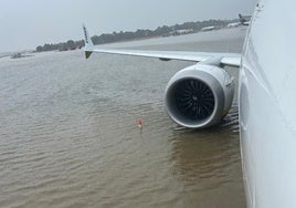 Una impresionante tromba de agua inunda el aeropuerto de Palma y cancela dos vuelos de Bilbao