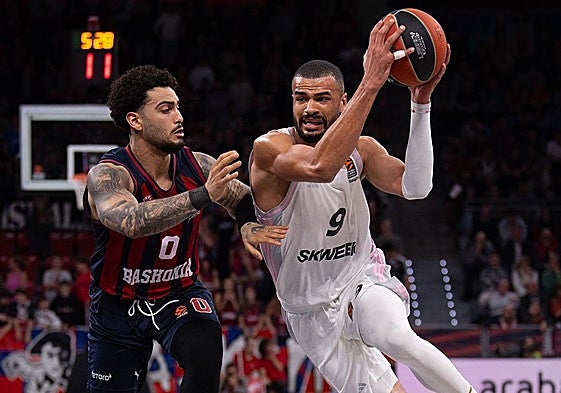 Howard defiende a Luwawu-Cabarrot en el último Baskonia-Asvel.