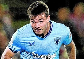 El central del filial Egiluz ya ha debutado con el primer equipo.