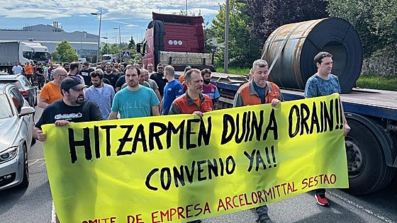 Los trabajadores de ArcelorMittal se manifiestan en Sestao tras dos años sin convenio