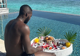 La pareja ha viajado hasta un entorno paradisiaco para disfrutar del cumpleaños